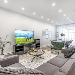 Spacious 5-bed Oasis In The Heart Of Downtown-5 Min To Bell Center, Free Parking Montreal