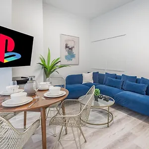 Luxurious 3bd In Heart Of Downtown Free Parking On-site 5 Min Walk To Bell Center Montreal